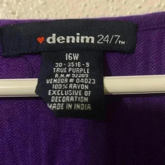 PLUS DENIM 24/7 TOP 16W - Picture 2 of 4